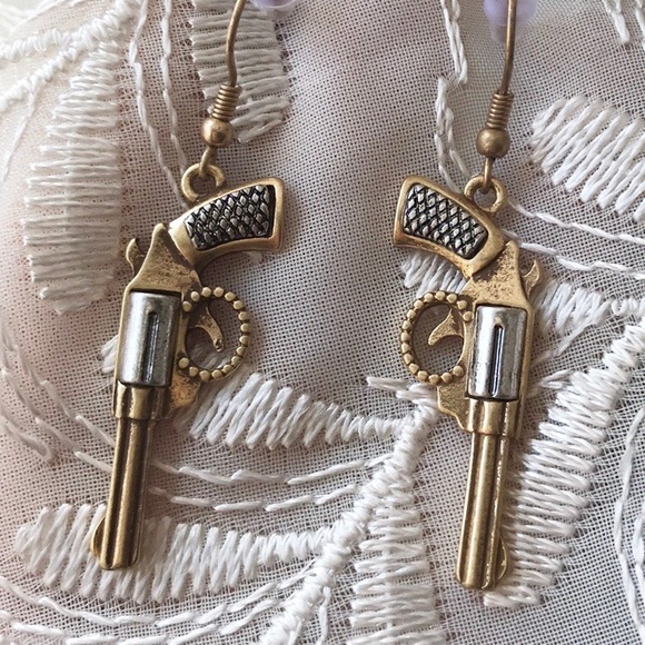 🏜️Revolver/Gun Earrings - Picture 1 of 4